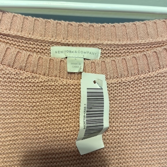 Ladies New York and‎ company sweater - Picture 2 of 6